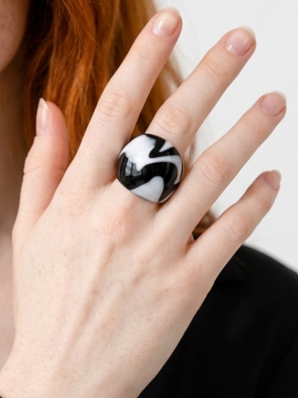 Chunky glass ring NWOT size 7
